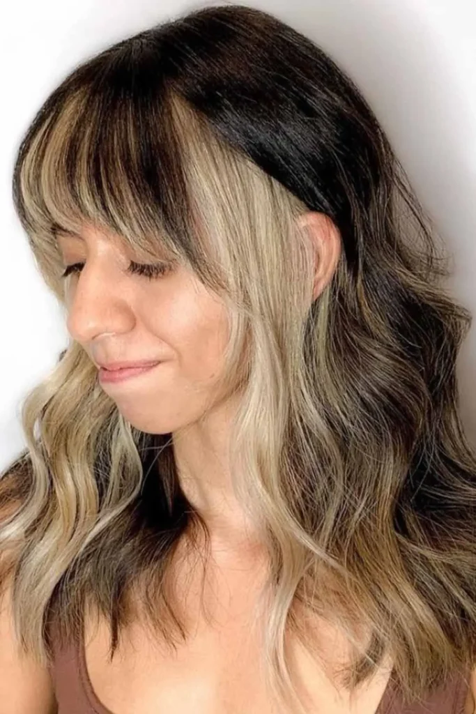 Beige Waves with Contrast