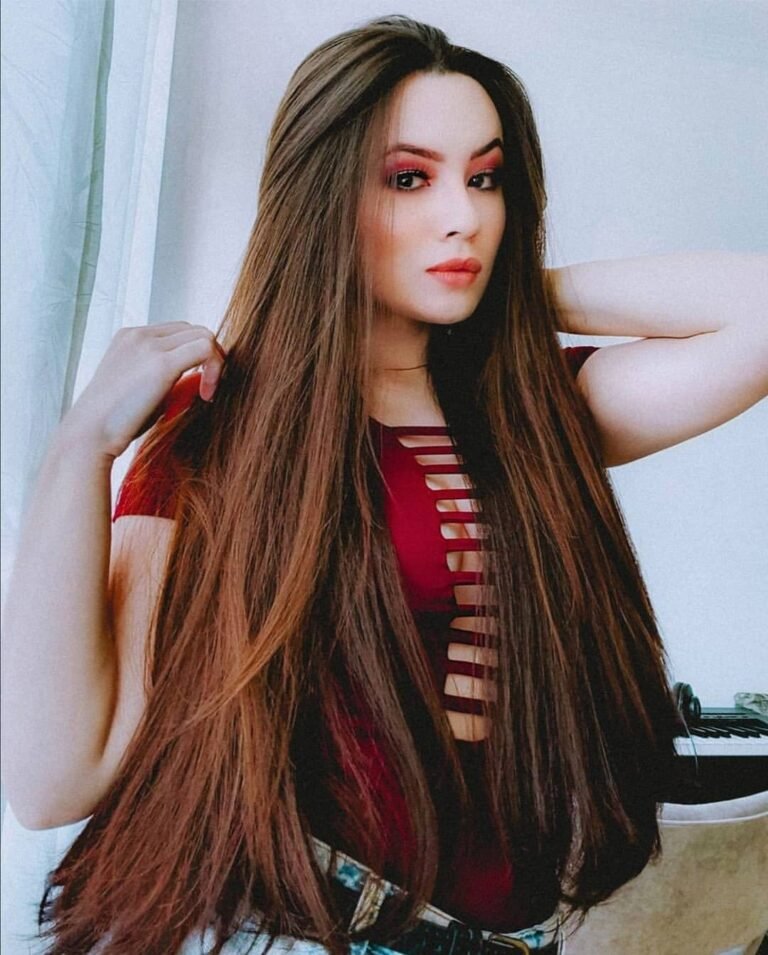 Effortless Long Straight Hair Layering