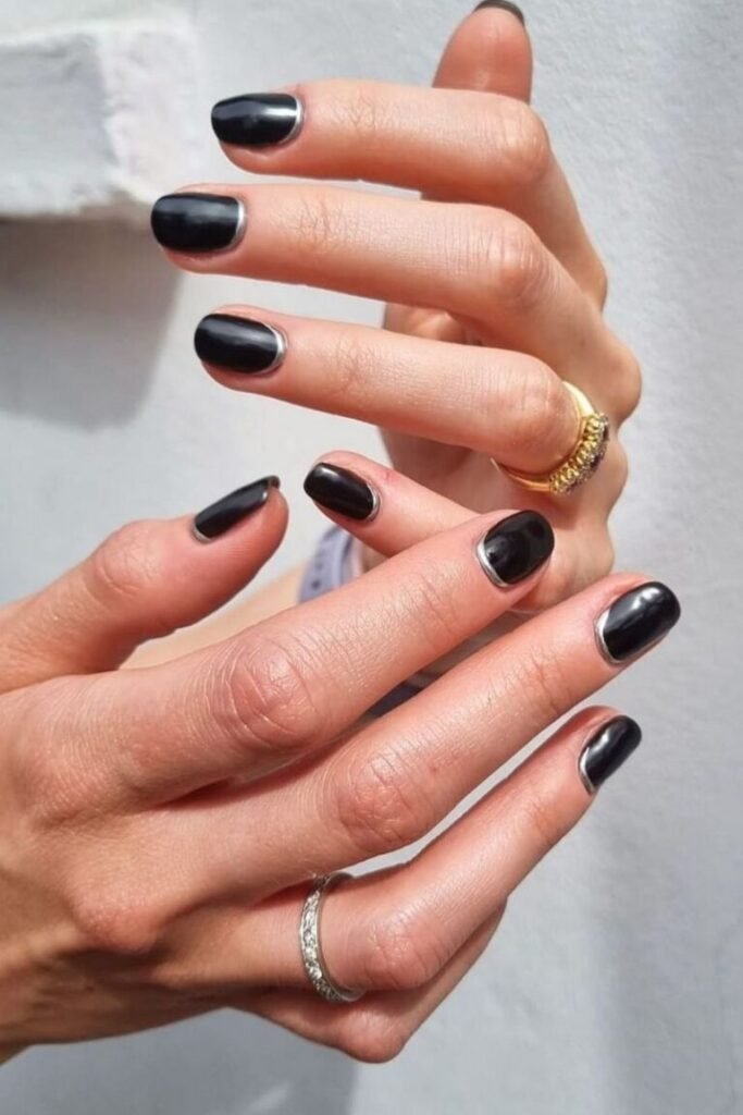 Metallic Silver Outline Black Nails
