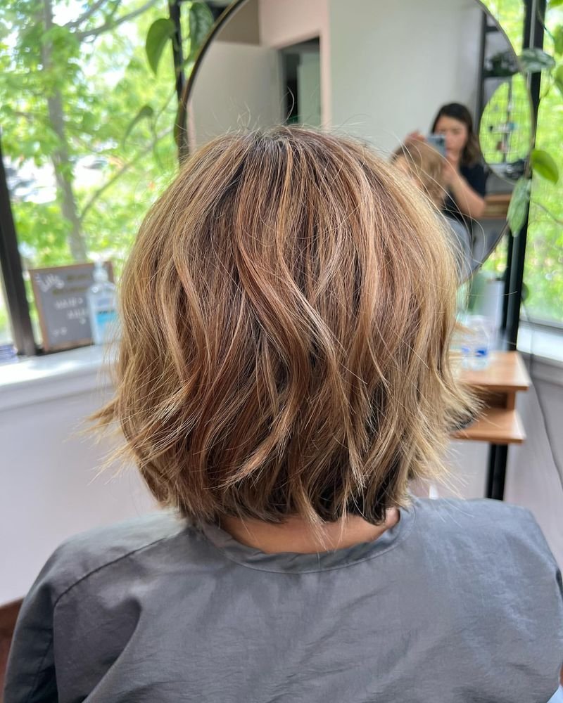 Short Hair with Waves and Highlights