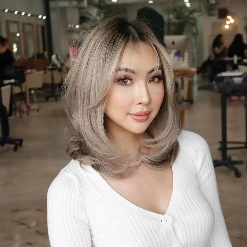 Sleek Lob With Layered Edges