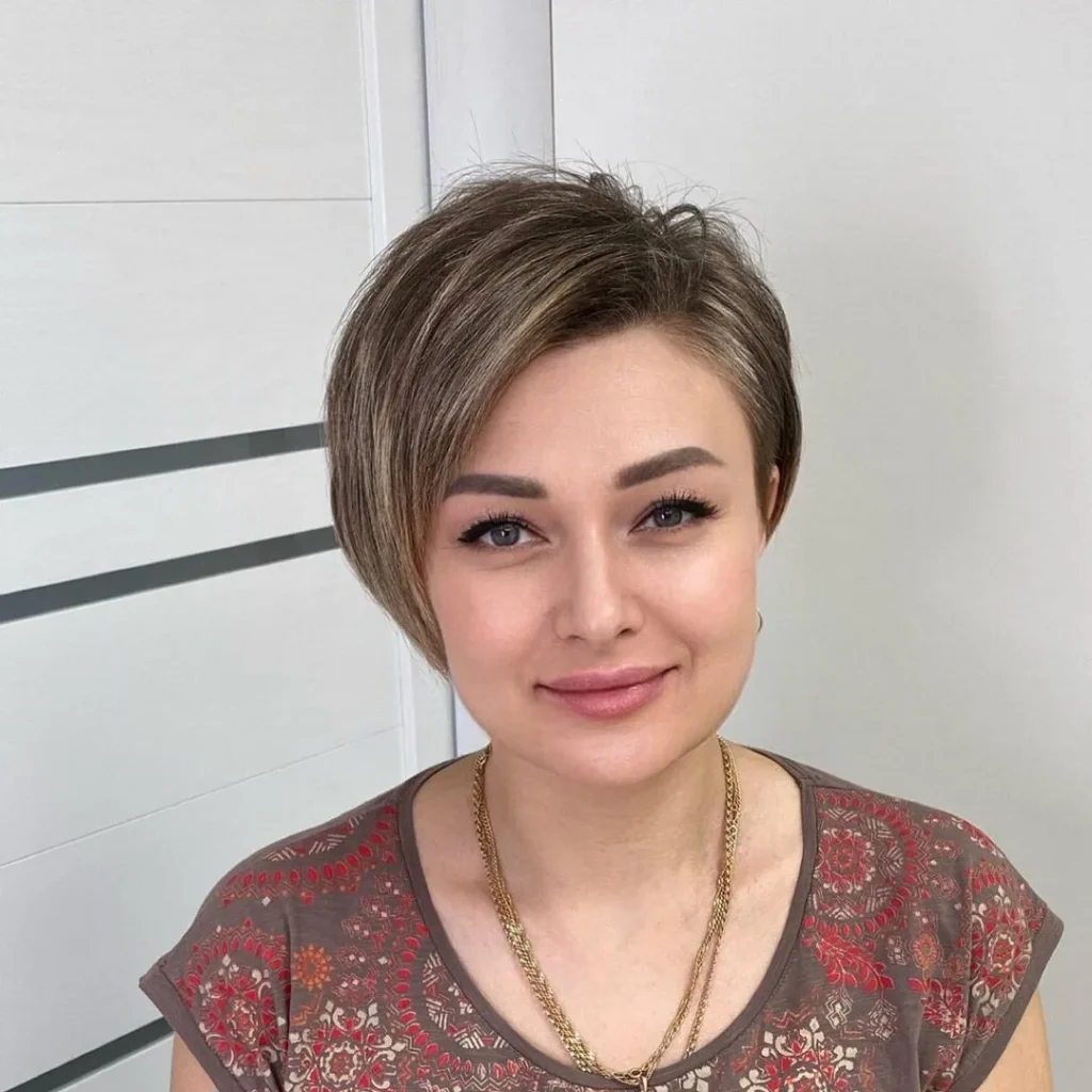 Asymmetrical Medium Pixie Cut For Round Face
