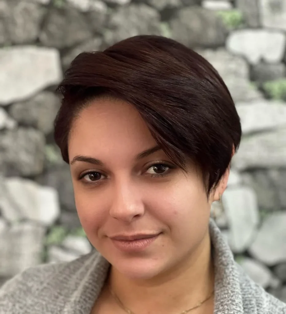 Asymmetrical Pixie to Elongate Round Face