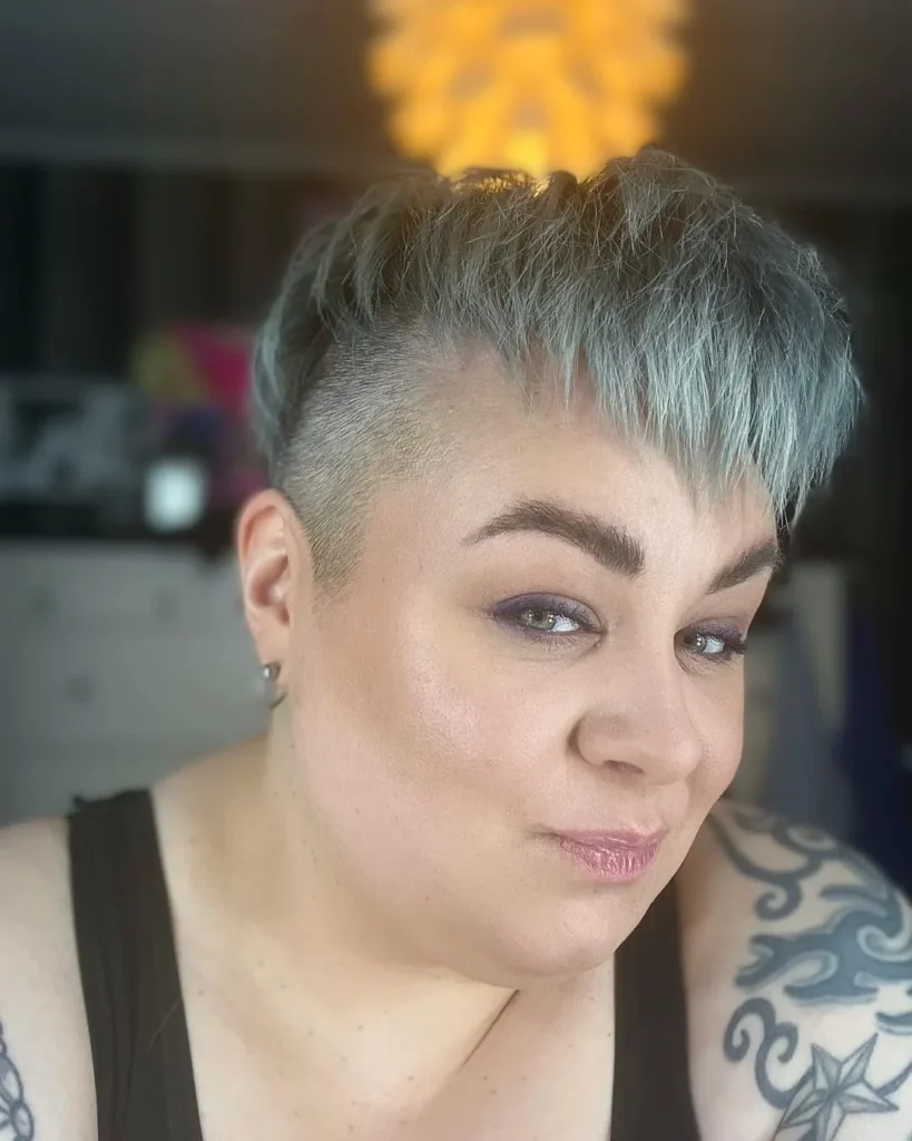 Chic Gray Hair Pixie For Round Face