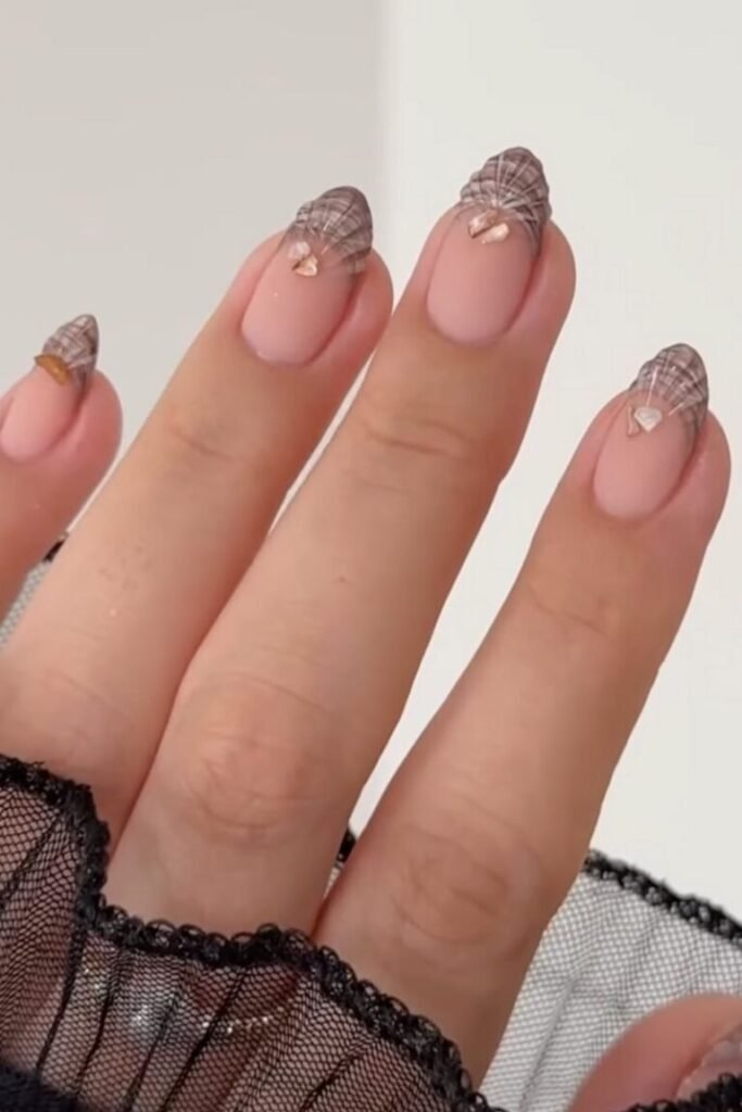 Chic Seashell Nail Accents