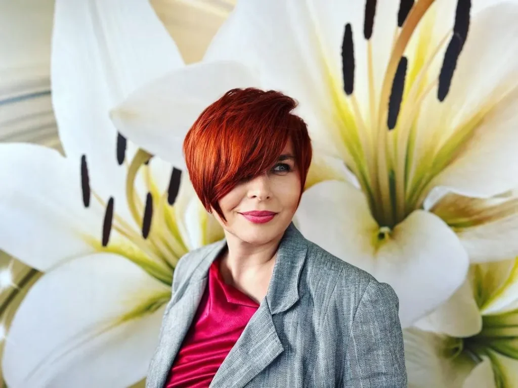 Face Framing Pixie Cut With Bangs For Round Face