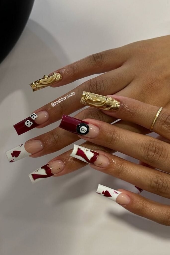 Gold Luxe Queen Card Nails