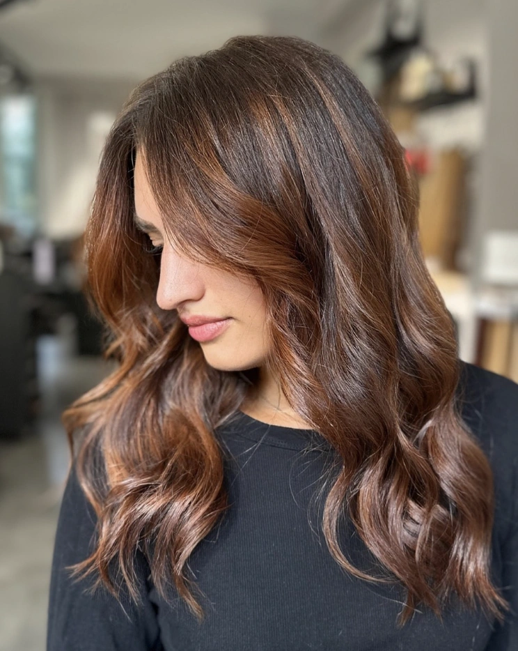 Long Wavy Hairstyle with Subtle Highlights