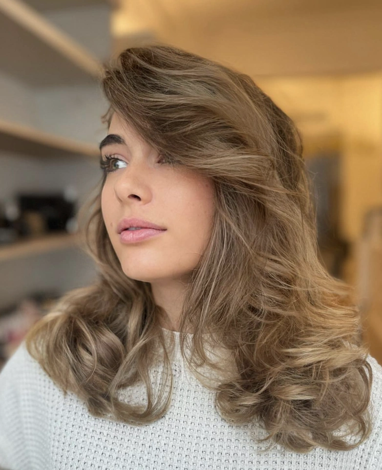 Shoulder Length Waves with Dimensional Highlights