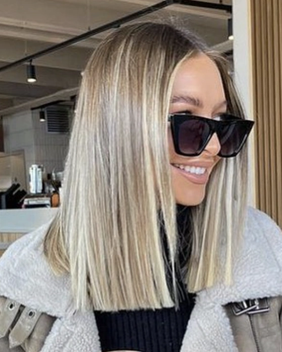Sleek Shoulder Length Lob with Subtle Highlights