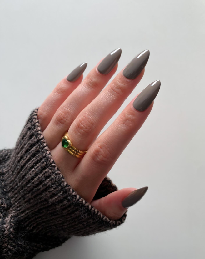 30+ Gorgeous Grey Nails That Feel Sleek and Timeless