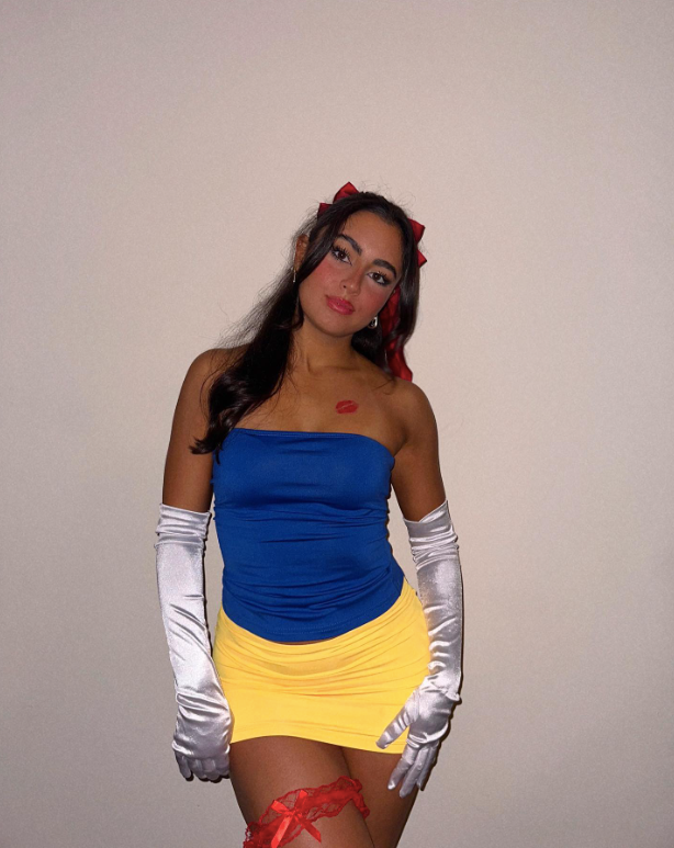 Snow White Halloween costume
