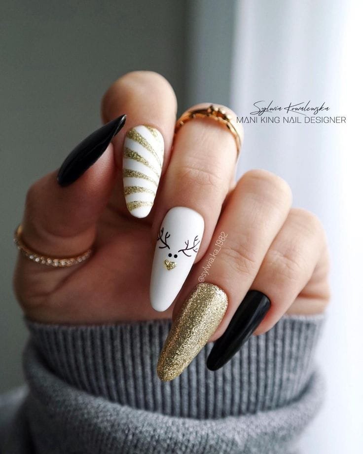 Black White and Gold Christmas Nail
