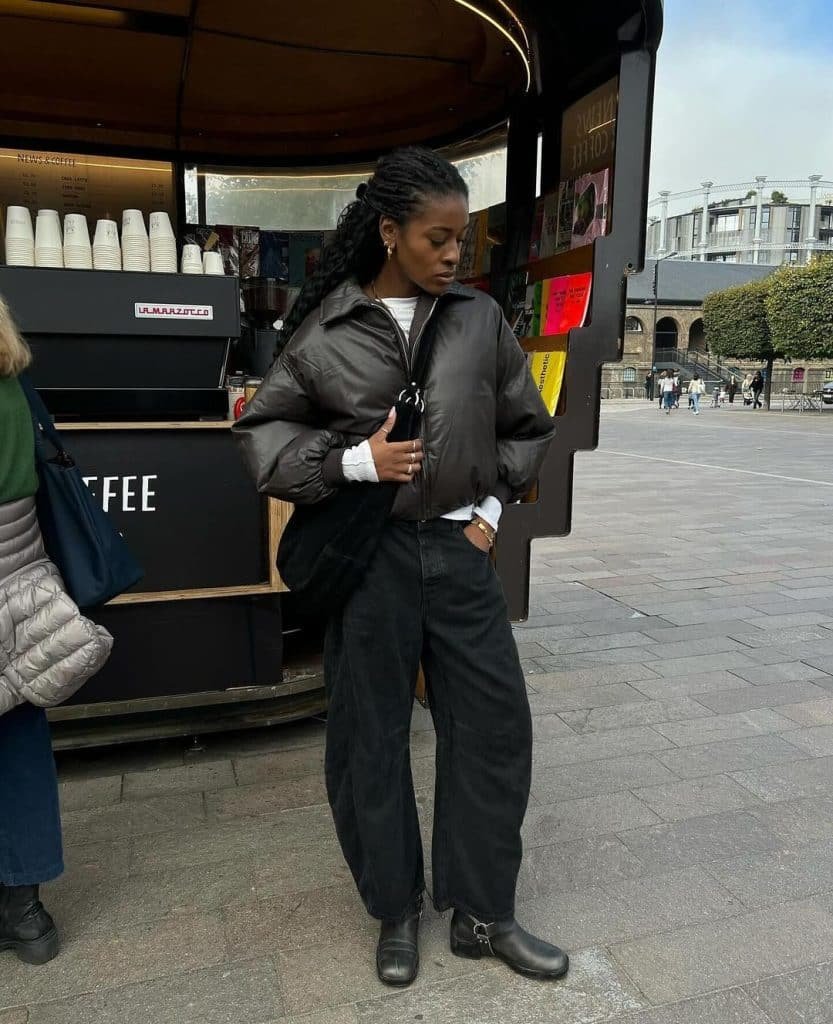 Cropped Puffer Black Barrel Jeans