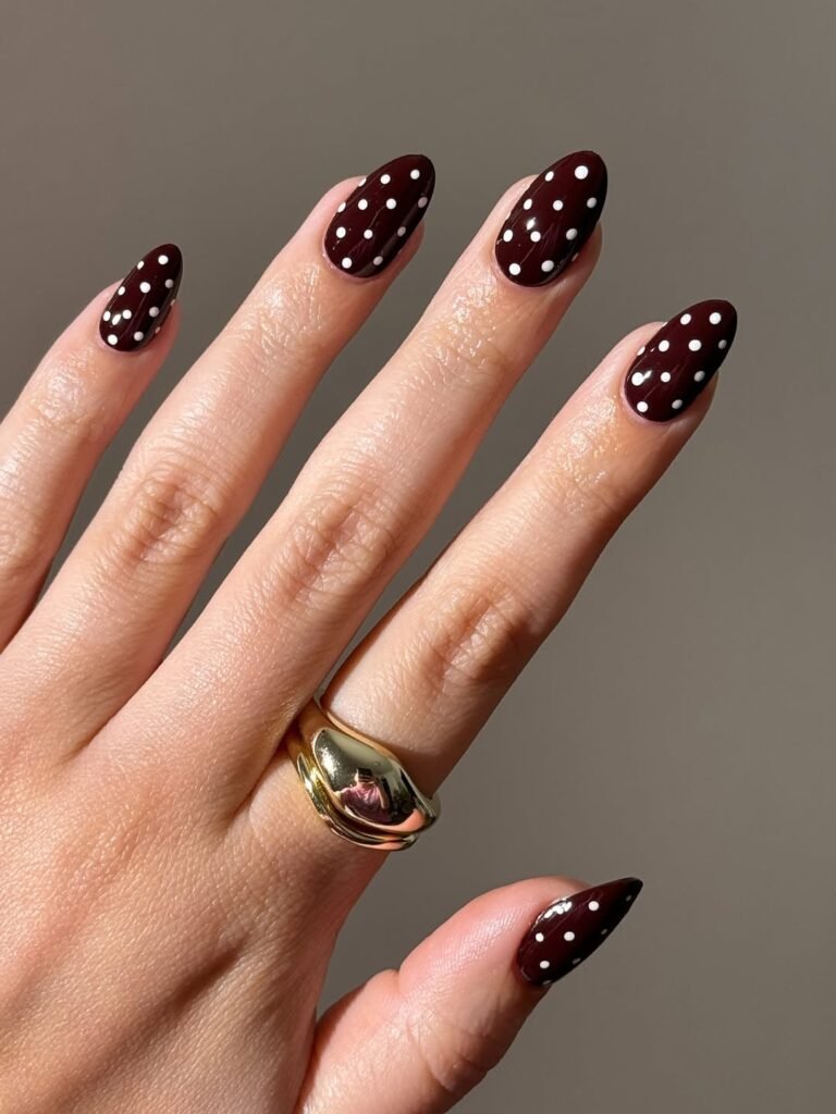 Moody Deep burgundy Polka Dots