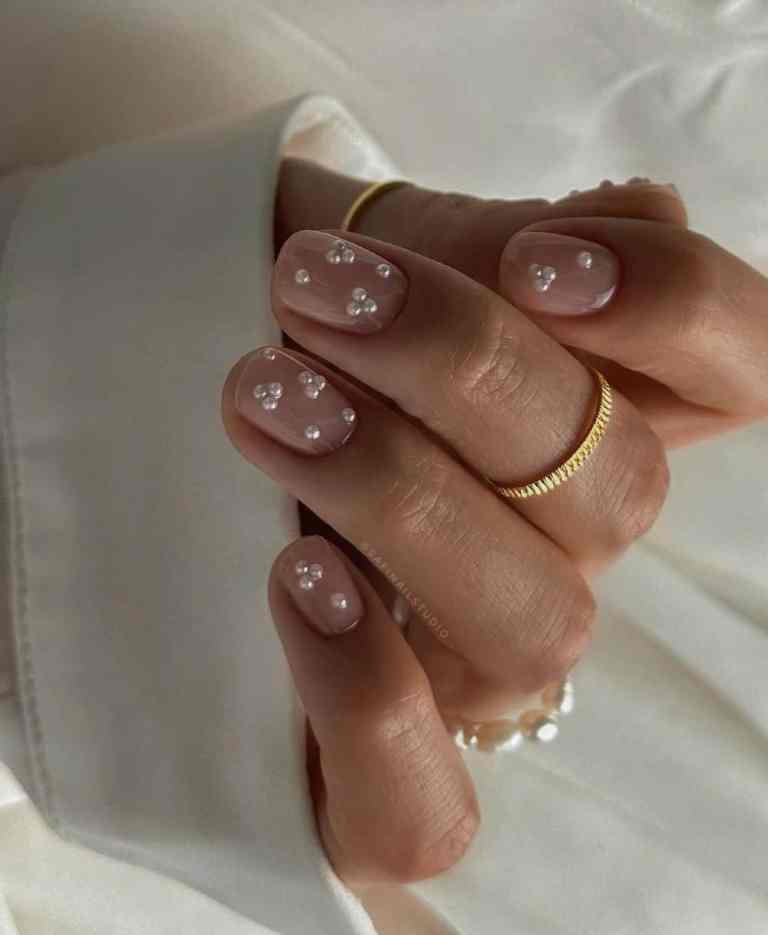Nude Pearl Dot Elegant Nails