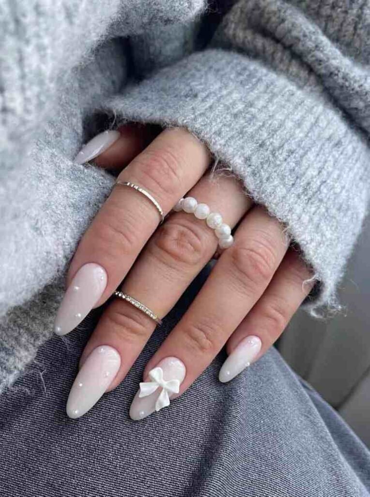 Pearl Nude Bow Accent Nails