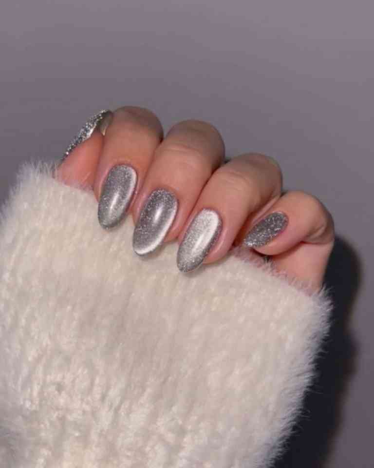 Silver Chrome Cat Eye Nails