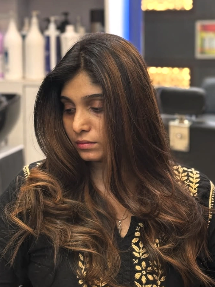 Soft Caramel Highlights on Dark Waves