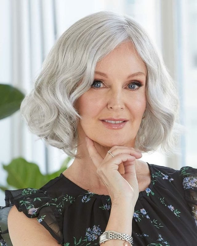 Classic Silver Wavy Bob