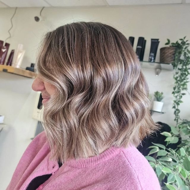 Soft Wavy Bob with Ashy Highlights