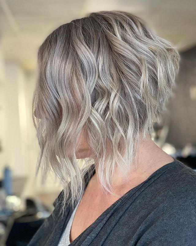 Textured Inverted Wavy Bob